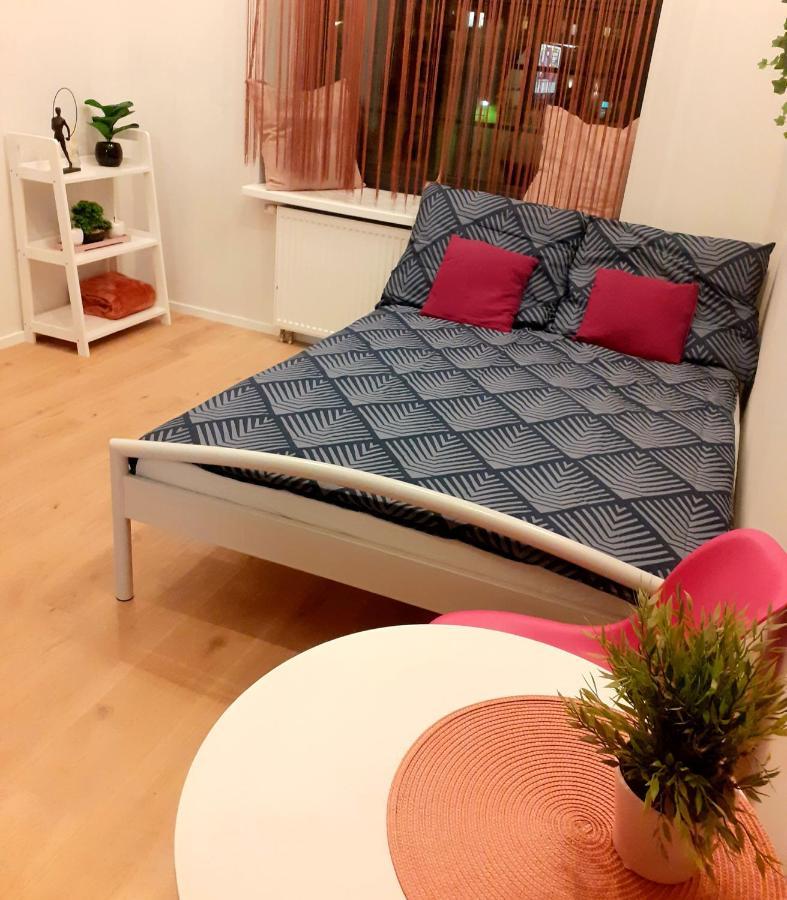 Hola Apartamenty Pomorska 65 Лодзь Экстерьер фото